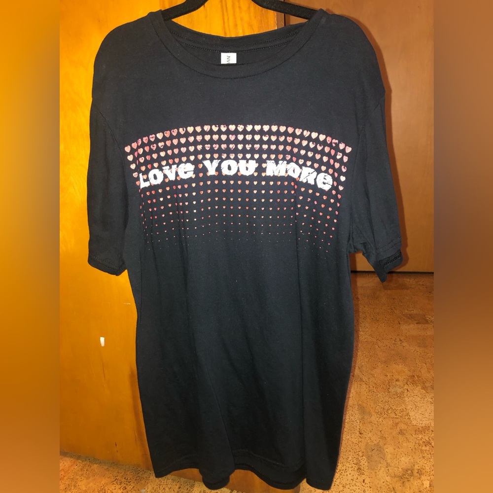 Gildan Softstyle Black short sleeve shirt “Love You More” print. Size S/P/CH - Picture 1 of 5